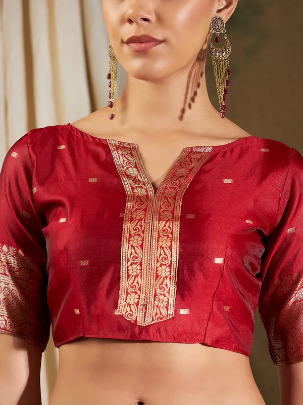 Red_Art_Silk_Woven_Banarasi_Saree_With_Unstitched_Blouse_For_Women