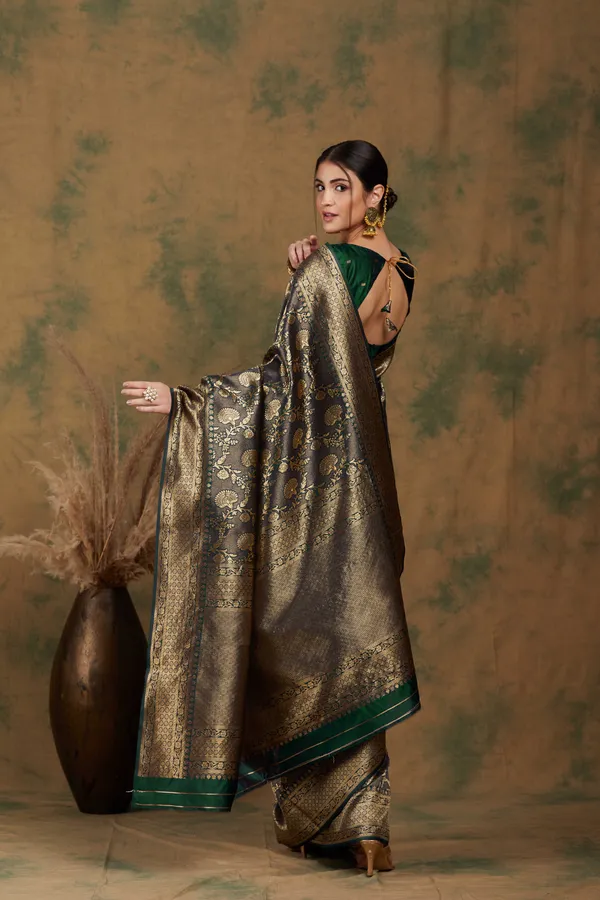 Green_Art_Silk_Woven_Banarasi_Saree_With_Unstitched_Blouse_For_Women