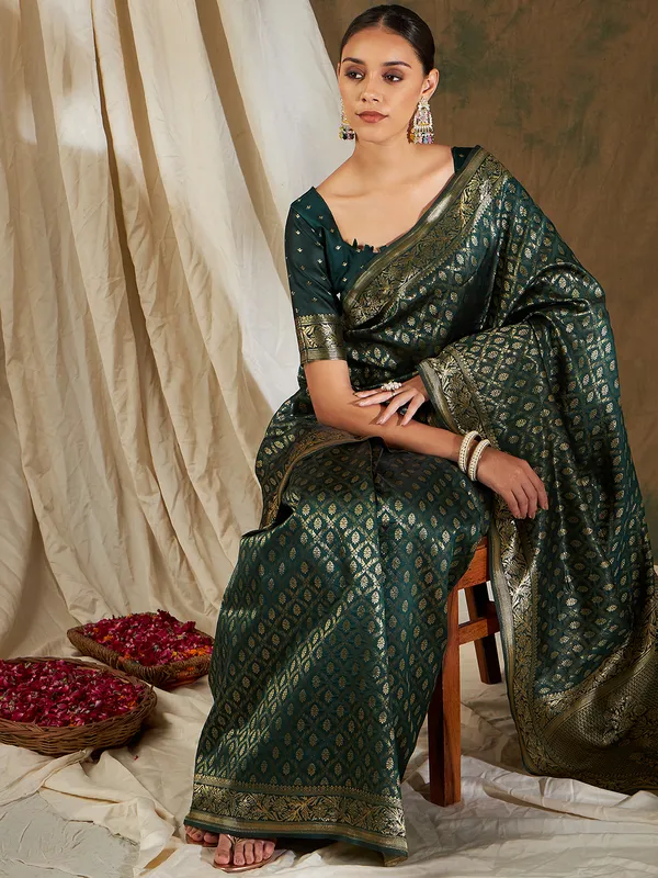 Green_Art_Silk_Woven_Banarasi_Saree_With_Unstitched_Blouse_For_Women