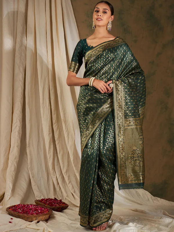 Green_Art_Silk_Woven_Banarasi_Saree_With_Unstitched_Blouse_For_Women