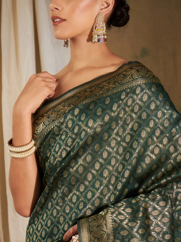 Green_Art_Silk_Woven_Banarasi_Saree_With_Unstitched_Blouse_For_Women