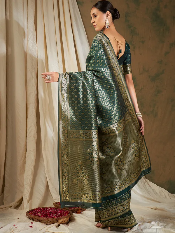 Green_Art_Silk_Woven_Banarasi_Saree_With_Unstitched_Blouse_For_Women