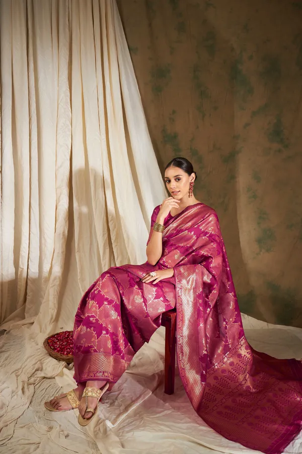 Pink_Art_Silk_Woven_Banarasi_Saree_With_Unstitched_Blouse_For_Women