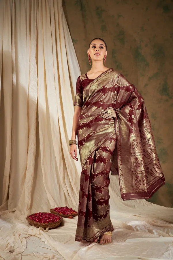 Maroon_Art_Silk_Woven_Banarasi_Saree_With_Unstitched_Blouse_For_Women