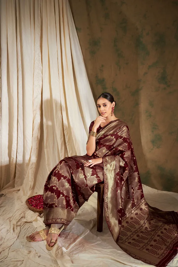 Maroon_Art_Silk_Woven_Banarasi_Saree_With_Unstitched_Blouse_For_Women