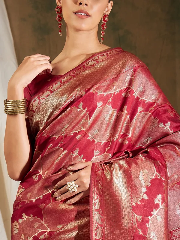Red_Art_Silk_Woven_Banarasi_Saree_With_Unstitched_Blouse_For_Women