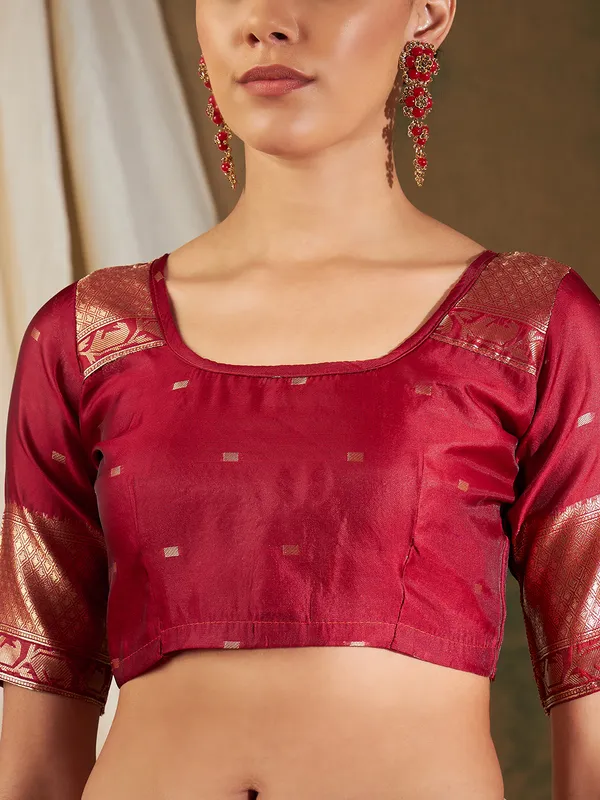 Red_Art_Silk_Woven_Banarasi_Saree_With_Unstitched_Blouse_For_Women