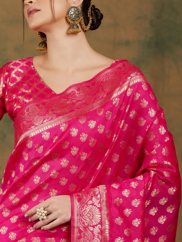 Pink_Silk_Blend_Woven_Banarasi_Saree_With_Unstitched_Blouse_For_Women