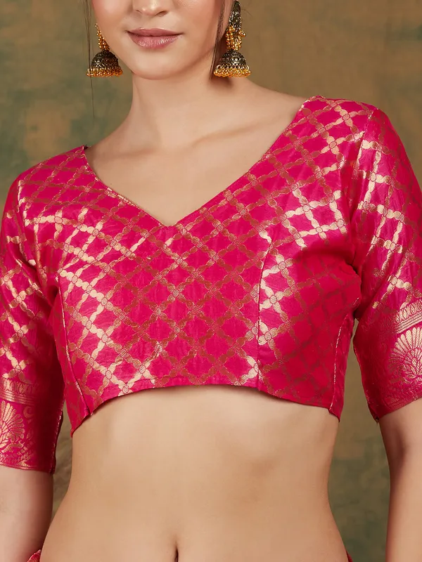 Pink_Silk_Blend_Woven_Banarasi_Saree_With_Unstitched_Blouse_For_Women