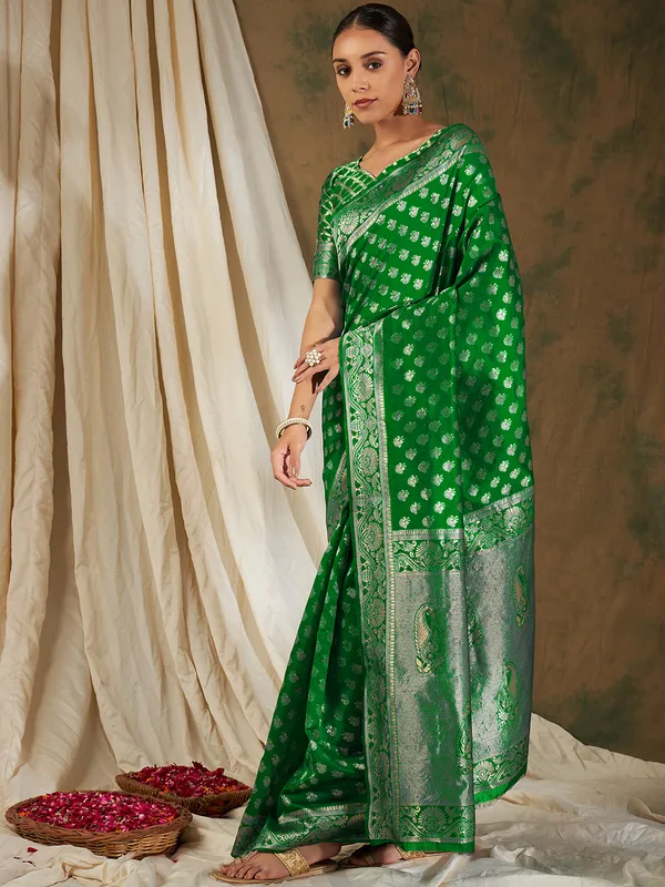 Green_Silk_Blend_Woven_Banarasi_Saree_With_Unstitched_Blouse_For_Women