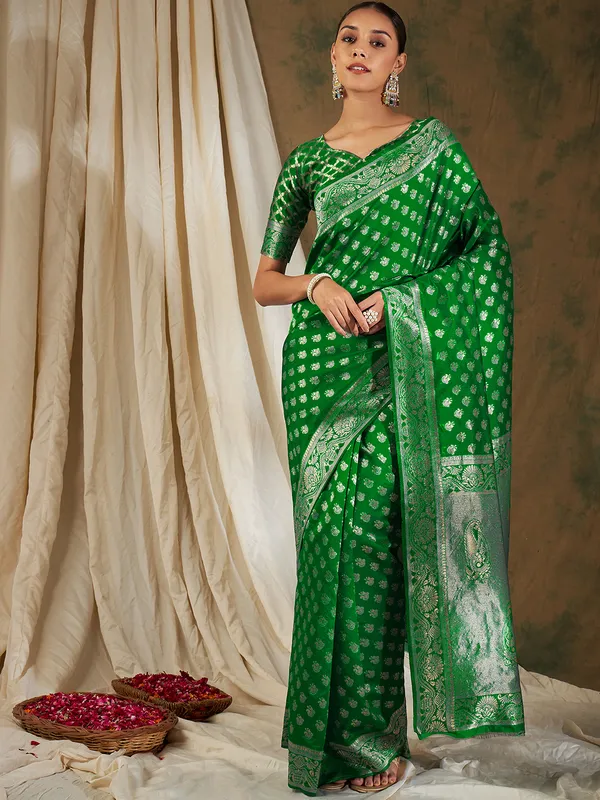 Green_Silk_Blend_Woven_Banarasi_Saree_With_Unstitched_Blouse_For_Women