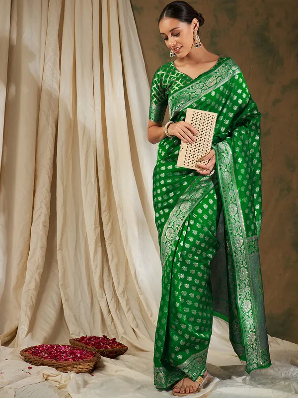 Green_Silk_Blend_Woven_Banarasi_Saree_With_Unstitched_Blouse_For_Women