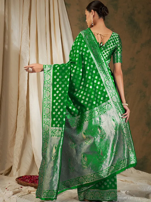 Green_Silk_Blend_Woven_Banarasi_Saree_With_Unstitched_Blouse_For_Women