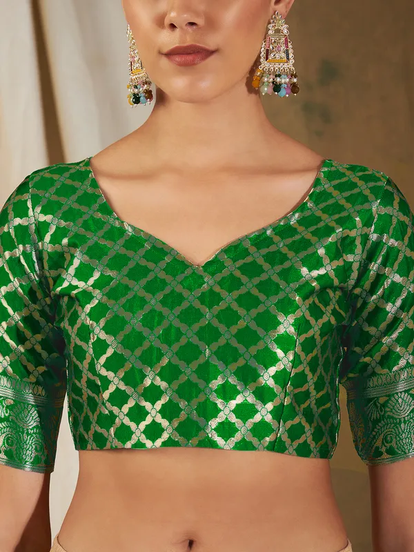 Green_Silk_Blend_Woven_Banarasi_Saree_With_Unstitched_Blouse_For_Women