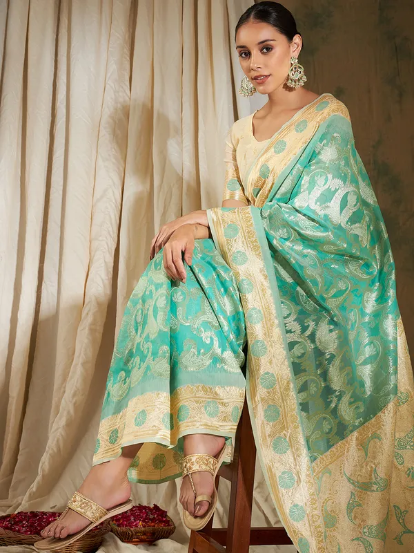 Green_Cotton_Blend_Woven_Banarasi_Saree_With_Unstitched_Blouse_For_Women