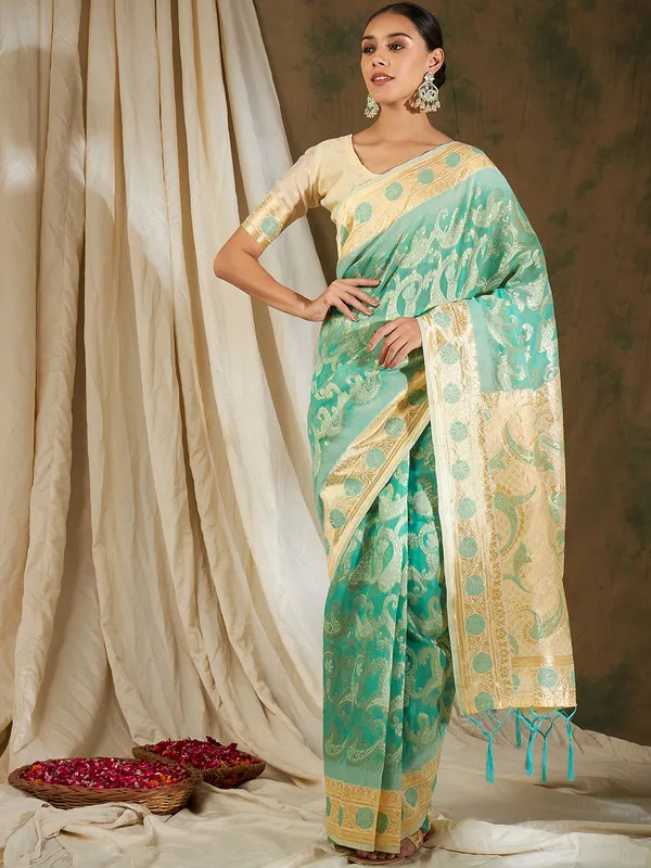 Green_Cotton_Blend_Woven_Banarasi_Saree_With_Unstitched_Blouse_For_Women
