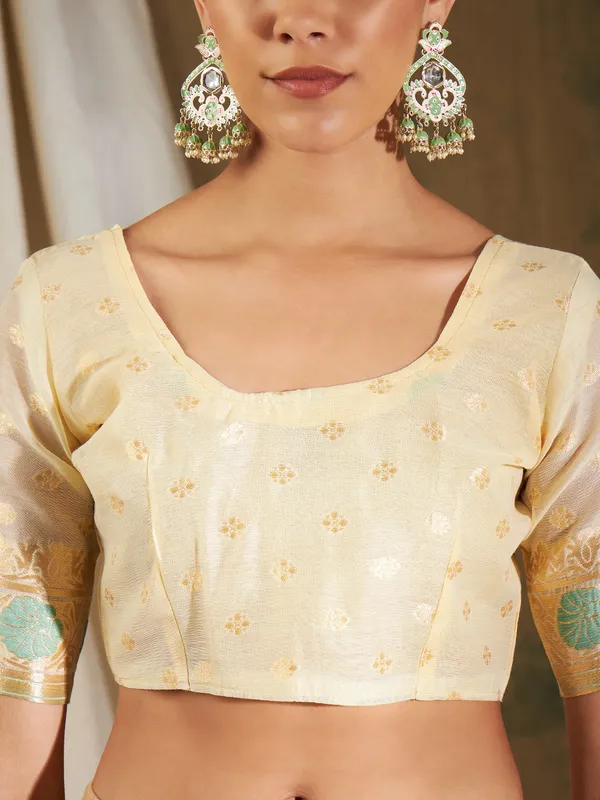 Green_Cotton_Blend_Woven_Banarasi_Saree_With_Unstitched_Blouse_For_Women