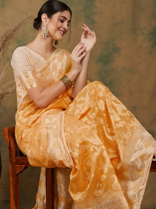 Yellow_Cotton_Blend_Woven_Banarasi_Saree_With_Unstitched_Blouse_For_Women
