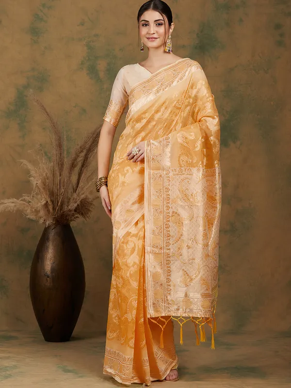 Yellow_Cotton_Blend_Woven_Banarasi_Saree_With_Unstitched_Blouse_For_Women