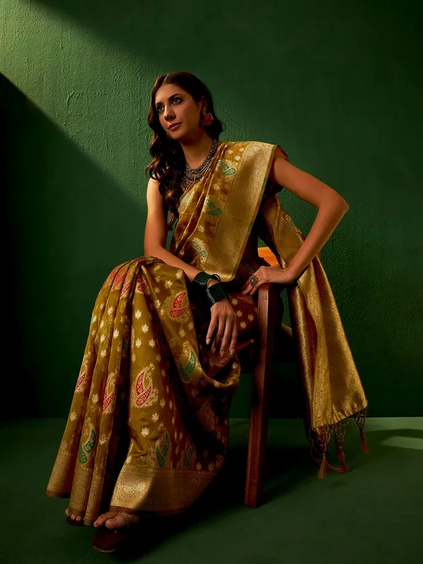 Brown_Organza_Woven_Banarasi_Saree_With_Unstitched_Blouse_For_Women