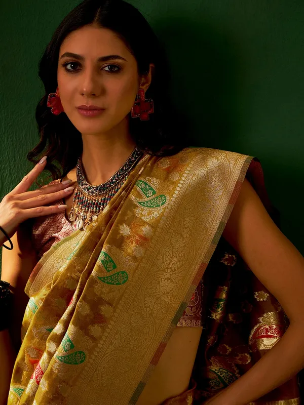 Brown_Organza_Woven_Banarasi_Saree_With_Unstitched_Blouse_For_Women