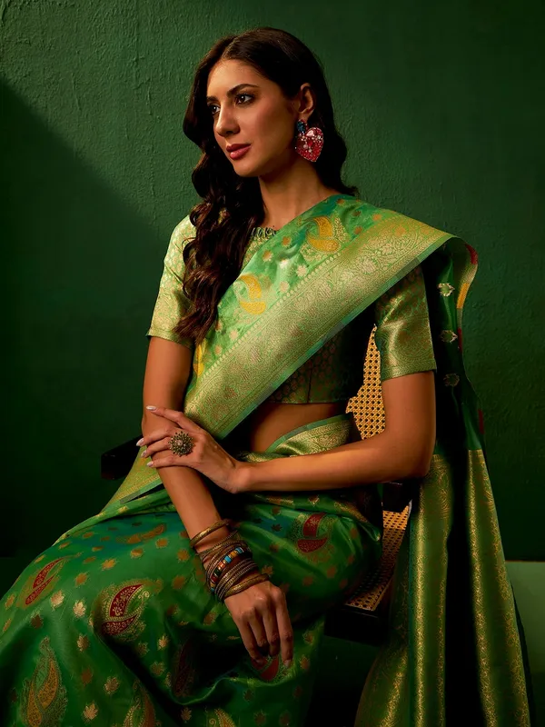 Green_Organza_Woven_Banarasi_Saree_With_Unstitched_Blouse_For_Women