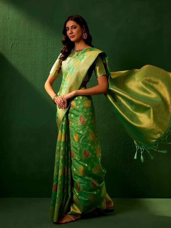 Green_Organza_Woven_Banarasi_Saree_With_Unstitched_Blouse_For_Women