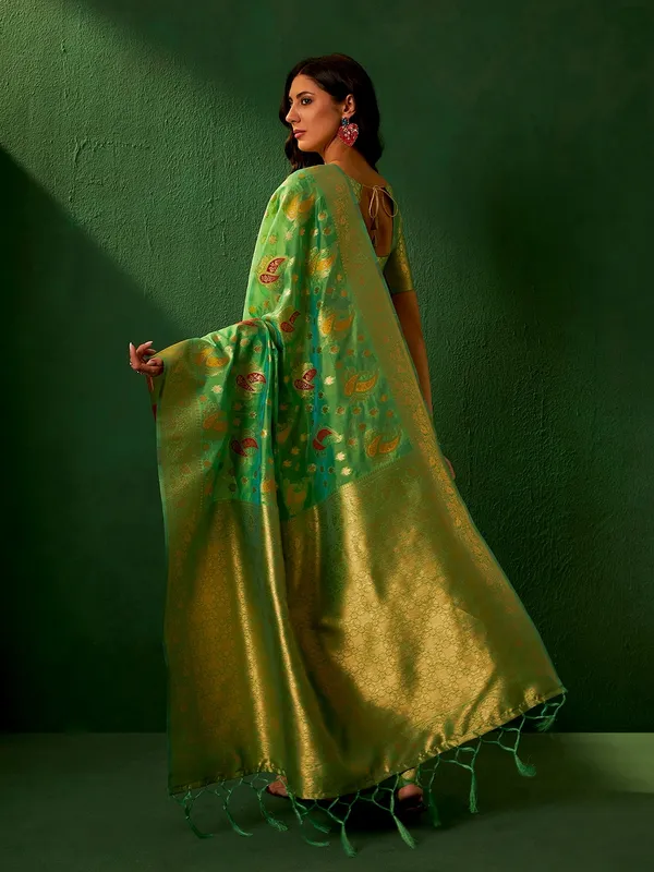 Green_Organza_Woven_Banarasi_Saree_With_Unstitched_Blouse_For_Women