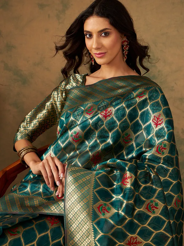 Green_Organza_Woven_Banarasi_Saree_With_Unstitched_Blouse_For_Women
