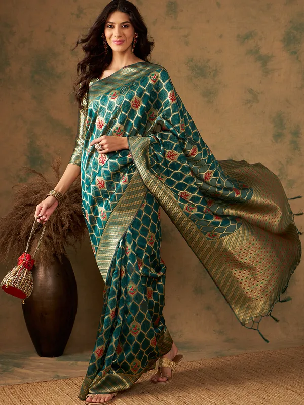 Green_Organza_Woven_Banarasi_Saree_With_Unstitched_Blouse_For_Women