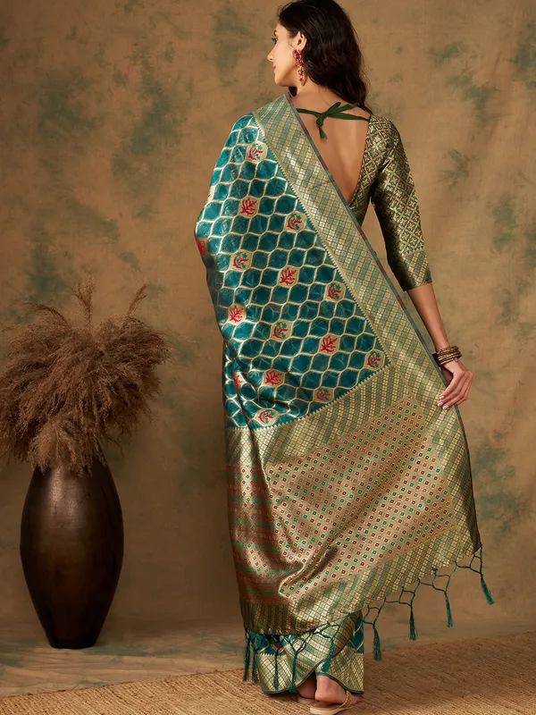 Green_Organza_Woven_Banarasi_Saree_With_Unstitched_Blouse_For_Women