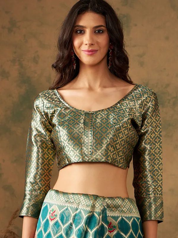 Green_Organza_Woven_Banarasi_Saree_With_Unstitched_Blouse_For_Women