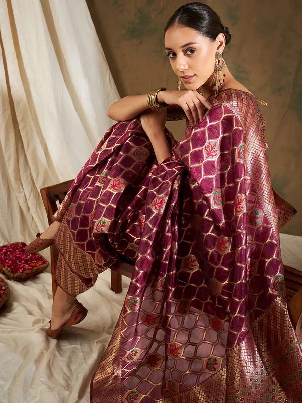 Maroon_Organza_Woven_Banarasi_Saree_With_Unstitched_Blouse_For_Women