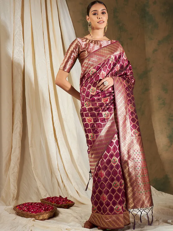 Maroon_Organza_Woven_Banarasi_Saree_With_Unstitched_Blouse_For_Women