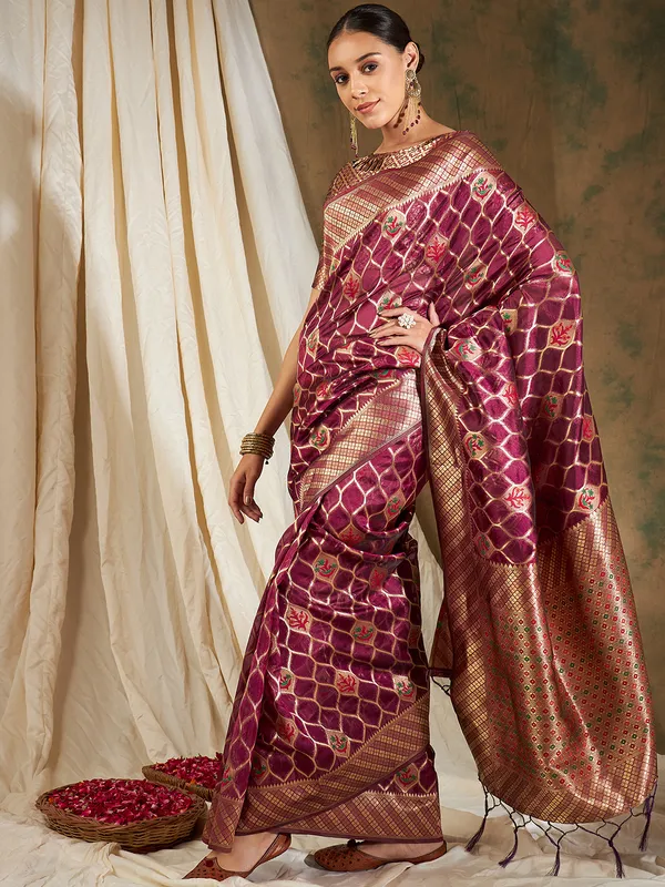 Maroon_Organza_Woven_Banarasi_Saree_With_Unstitched_Blouse_For_Women