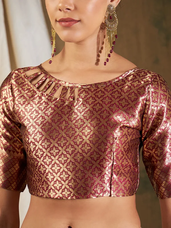 Maroon_Organza_Woven_Banarasi_Saree_With_Unstitched_Blouse_For_Women