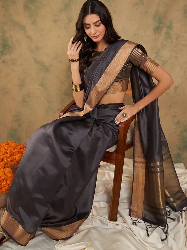 Dark_Blue_Organza_Woven_Banarasi_Saree_With_Unstitched_Blouse_For_Women