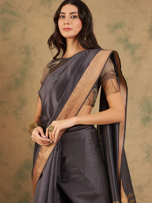 Dark_Blue_Organza_Woven_Banarasi_Saree_With_Unstitched_Blouse_For_Women