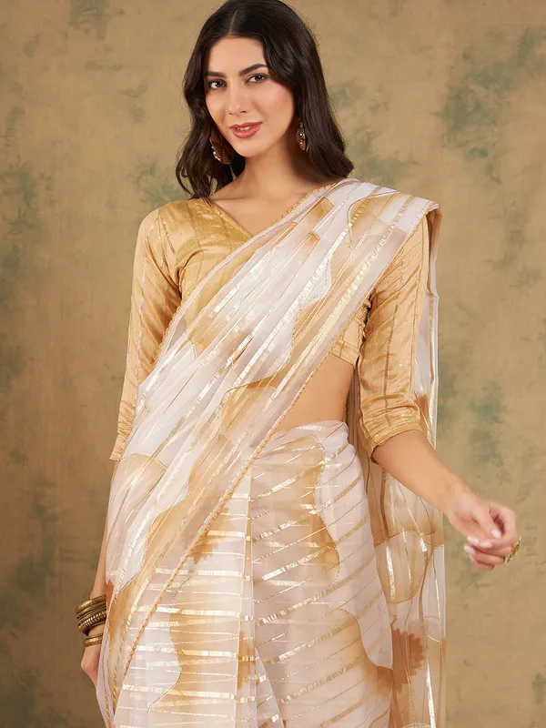 Beige_Organza_Woven_Banarasi_Saree_With_Unstitched_Blouse_For_Women