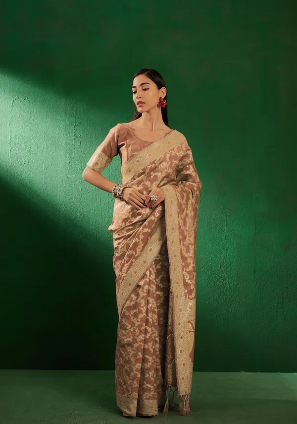 Gold_Art_Silk_Woven_Banarasi_Saree_With_Unstitched_Blouse_For_Women