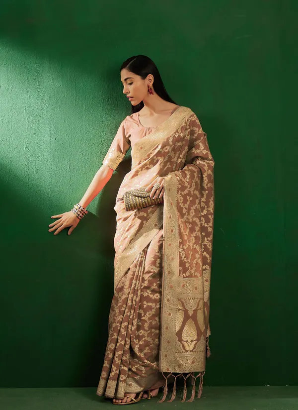 Gold_Art_Silk_Woven_Banarasi_Saree_With_Unstitched_Blouse_For_Women