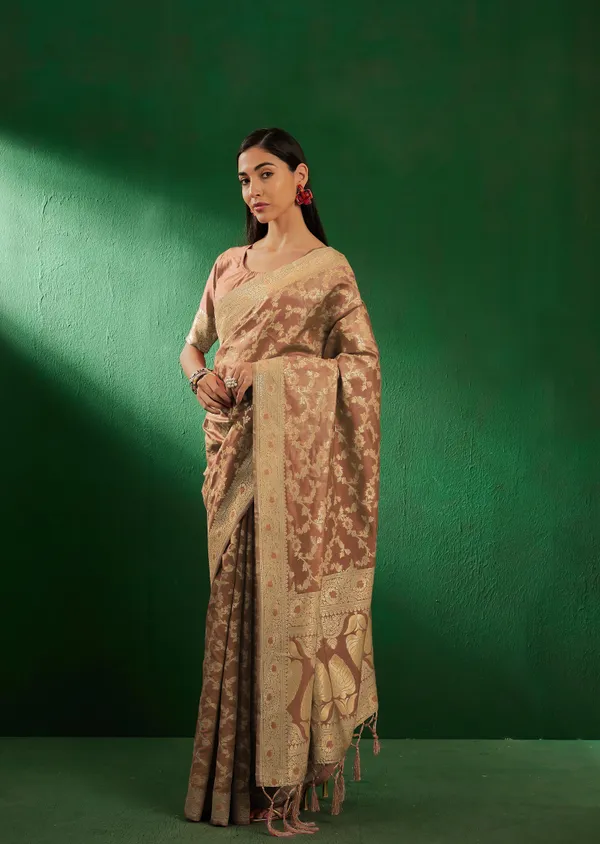 Gold_Art_Silk_Woven_Banarasi_Saree_With_Unstitched_Blouse_For_Women