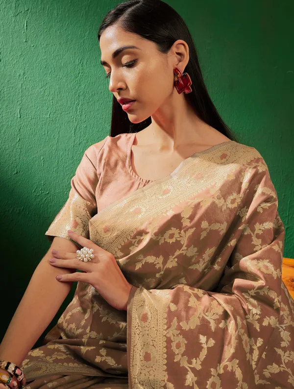 Gold_Art_Silk_Woven_Banarasi_Saree_With_Unstitched_Blouse_For_Women