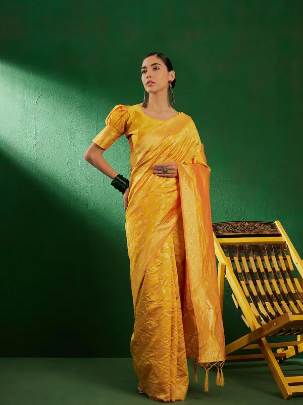 Yellow_Art_Silk_Woven_Banarasi_Saree_With_Unstitched_Blouse_For_Women