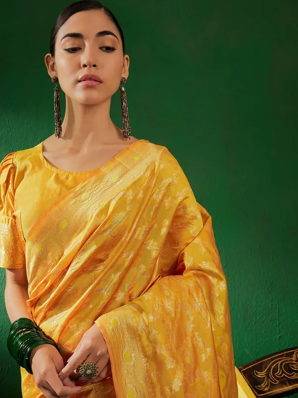 Yellow_Art_Silk_Woven_Banarasi_Saree_With_Unstitched_Blouse_For_Women