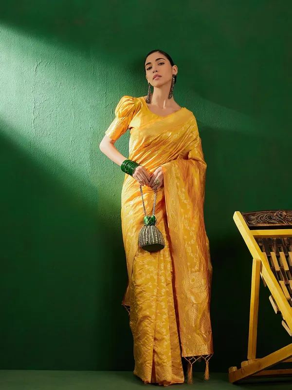 Yellow_Art_Silk_Woven_Banarasi_Saree_With_Unstitched_Blouse_For_Women