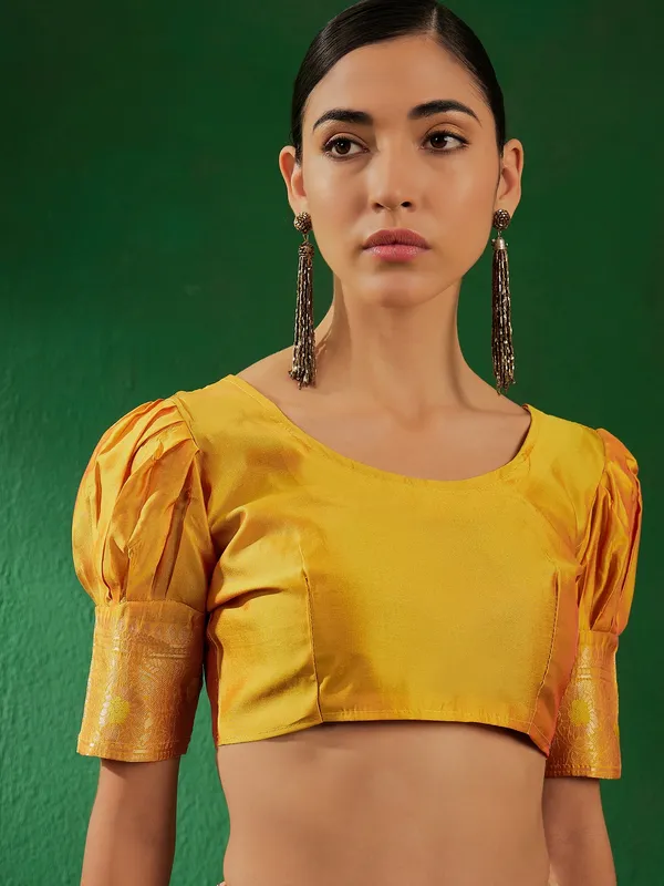 Yellow_Art_Silk_Woven_Banarasi_Saree_With_Unstitched_Blouse_For_Women