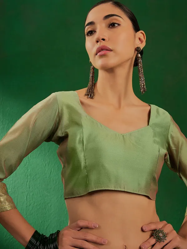 Green_Art_Silk_Woven_Banarasi_Saree_With_Unstitched_Blouse_For_Women