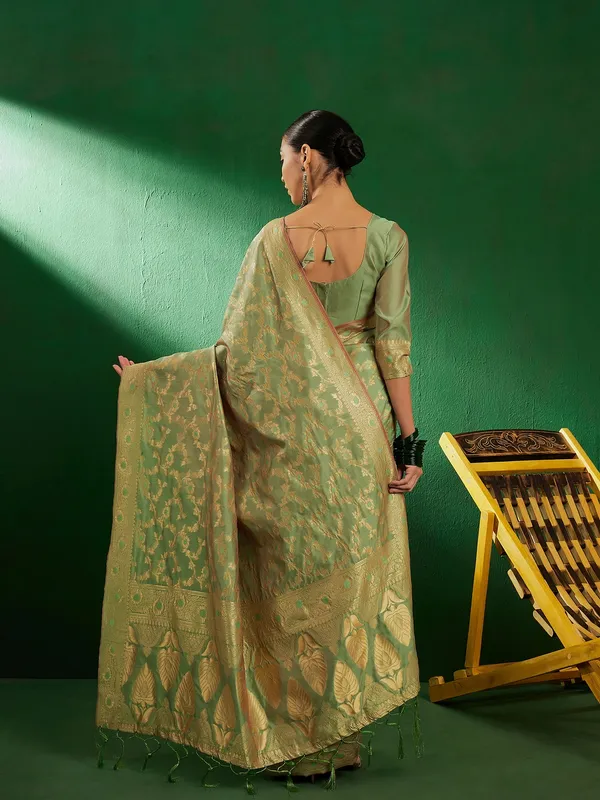 Green_Art_Silk_Woven_Banarasi_Saree_With_Unstitched_Blouse_For_Women