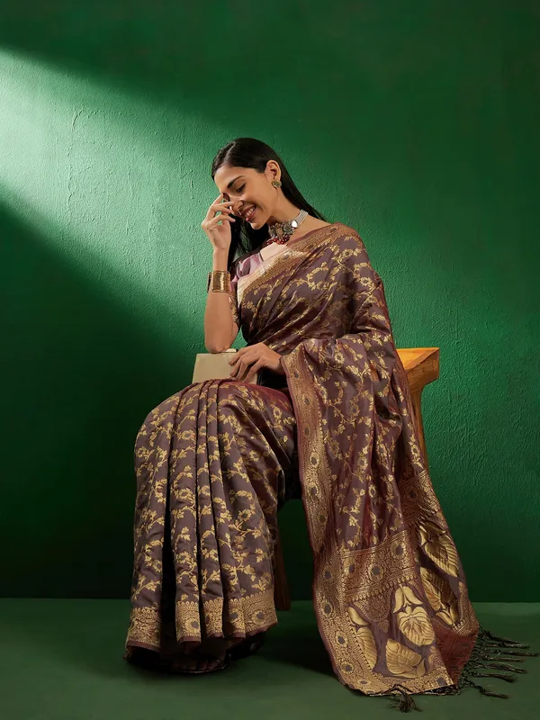 Grey_Art_Silk_Woven_Banarasi_Saree_With_Unstitched_Blouse_For_Women